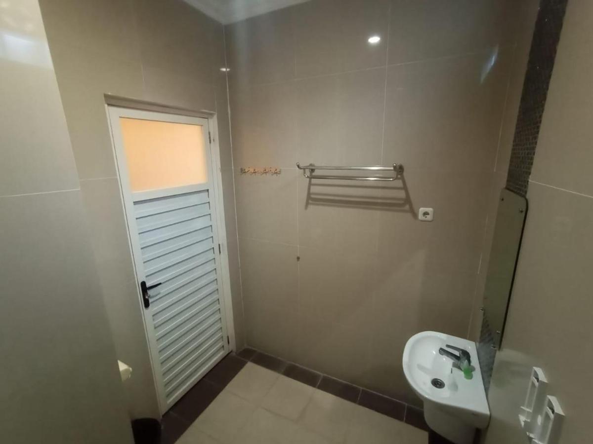 Oyo 90473 Gowin Hotel Kuta  Luaran gambar