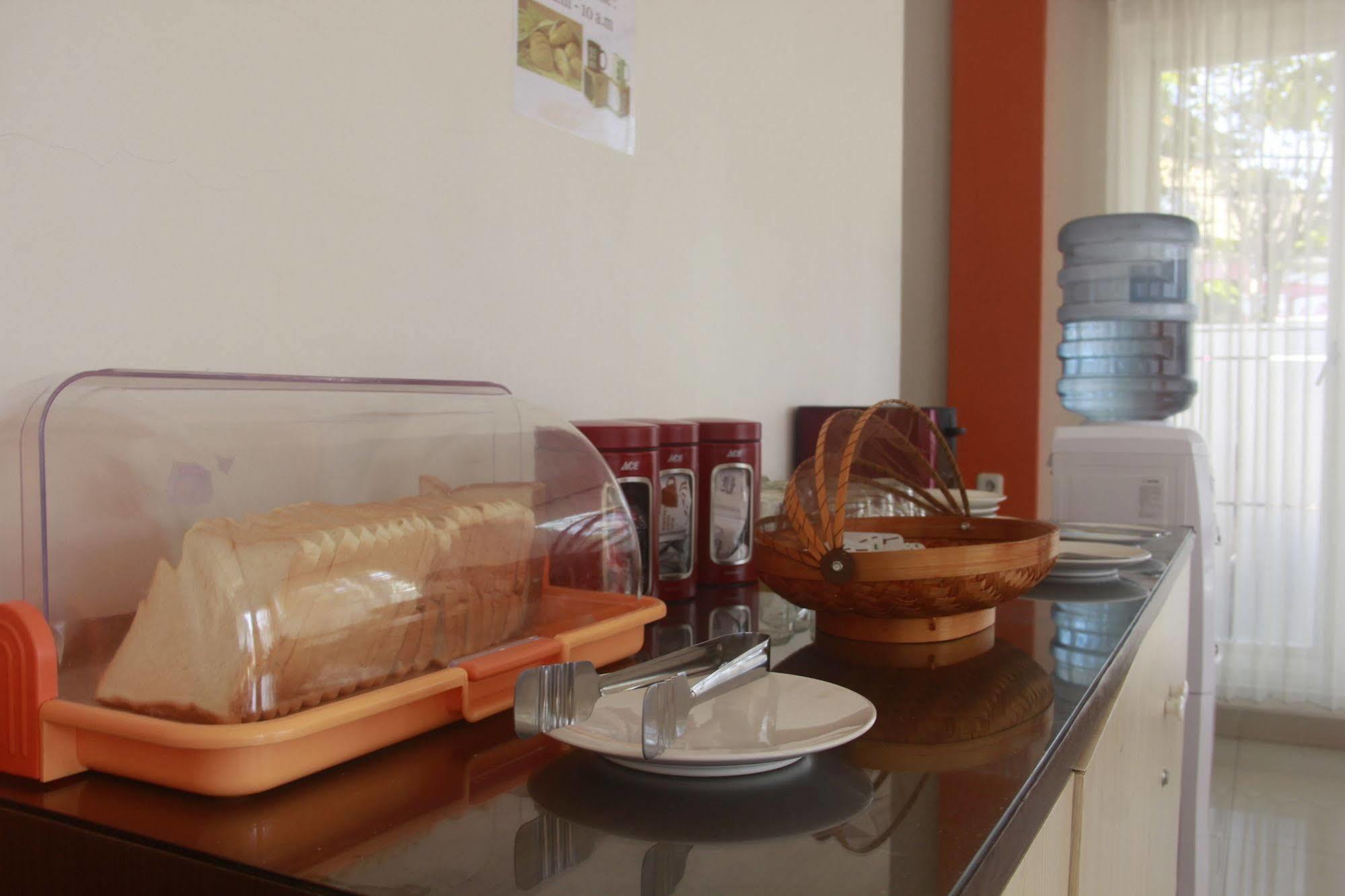 Oyo 90473 Gowin Hotel Kuta  Luaran gambar