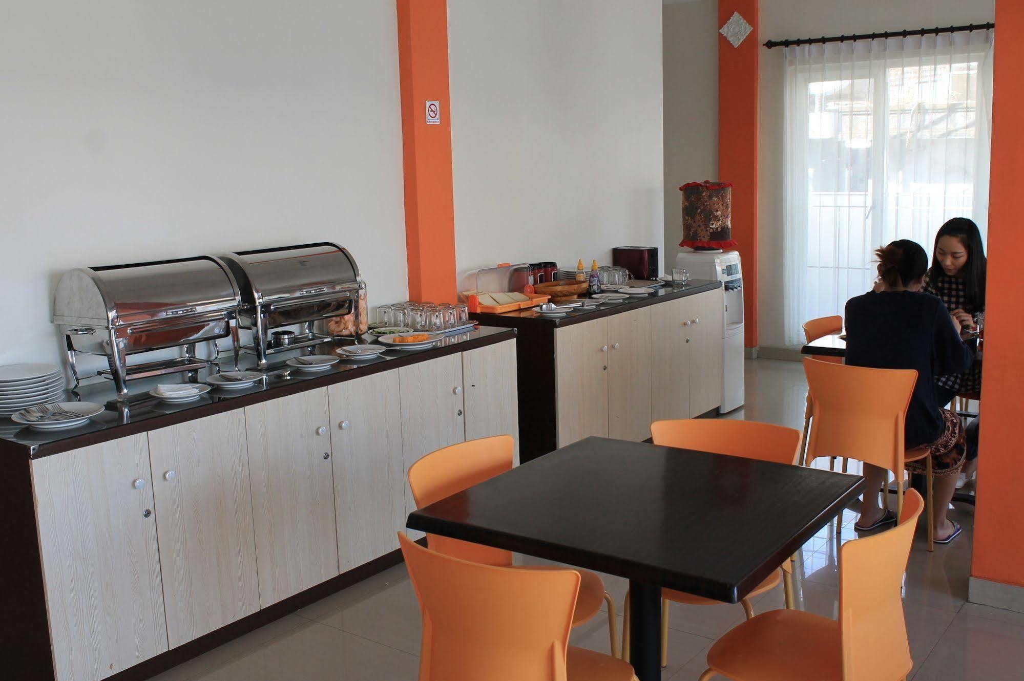 Oyo 90473 Gowin Hotel Kuta  Luaran gambar