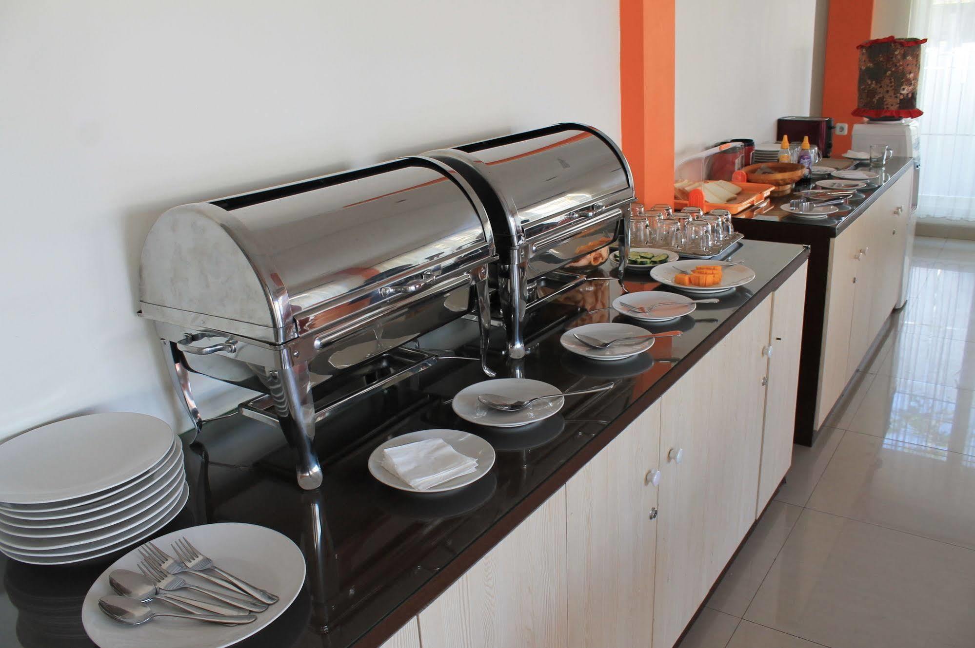 Oyo 90473 Gowin Hotel Kuta  Luaran gambar